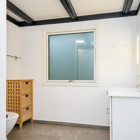 Seaside Retreat With Swing - By Traum בית נופש *